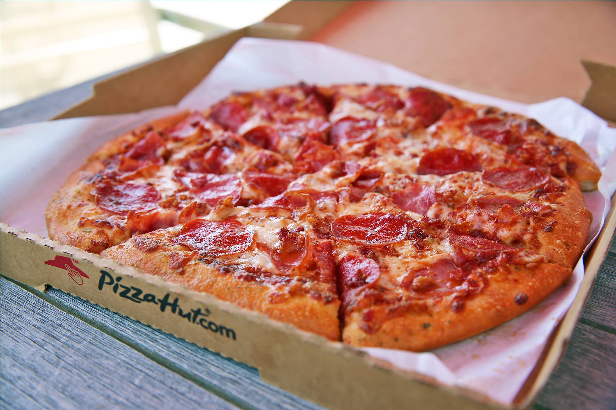 Пицца хат цена. "Пицца". Pizza Hut. Пицца пепперони пицца хат. Пицца красивое фото.
